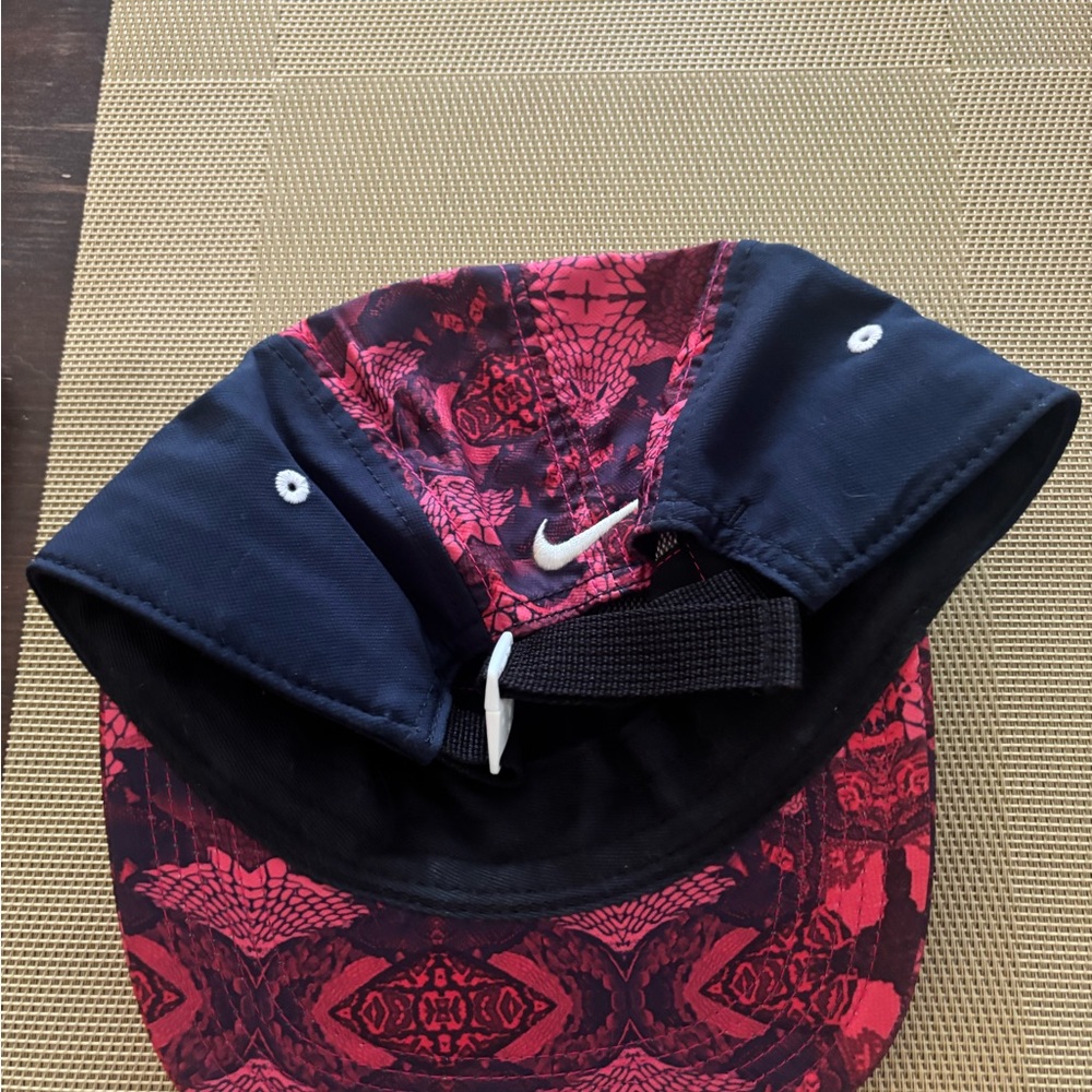 Nike Mamba 5 Panel Hat Snakeskin Kobe Bryant Red Cap Strapback - Picture 2 of 2